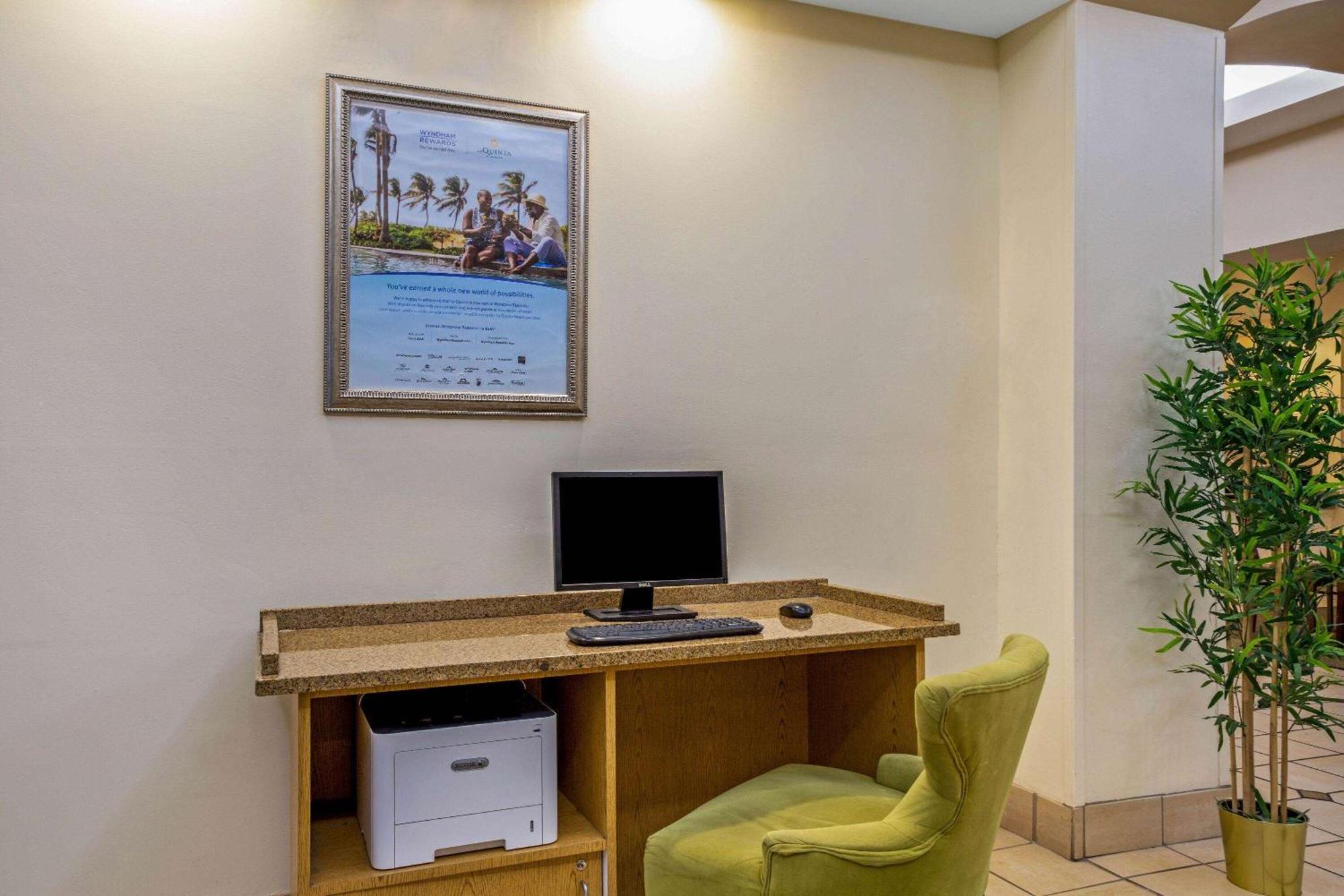 La Quinta By Wyndham New Haven Otel Dış mekan fotoğraf